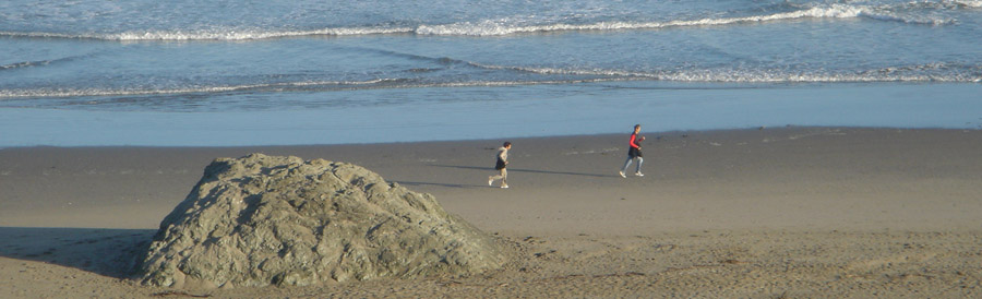 5223-JoggingOnBeach-Red2